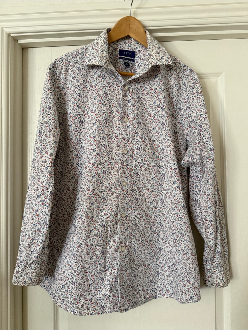 Apt. 9 White Button-Up Shirt with Red and Blue Floral Print